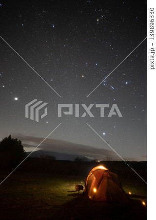 ふもとっぱら 富士山と星空とキャンプ 縦 ふもとっぱら 富士山と星空とキャンプ 縦 139896330