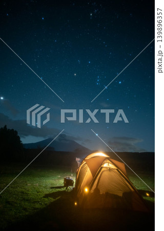 ふもとっぱら 富士山と星空とキャンプ 縦 ふもとっぱら 富士山と星空とキャンプ 縦 139896357