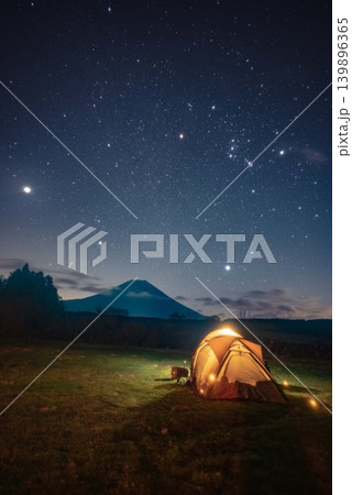 ふもとっぱら　富士山と星空とキャンプ　縦 139896365