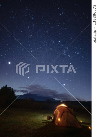 ふもとっぱら 富士山と星空とキャンプ 縦 ふもとっぱら 富士山と星空とキャンプ 縦 139896378