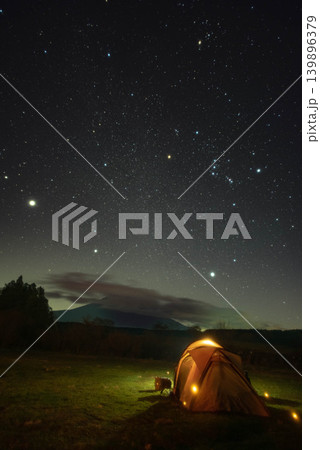 ふもとっぱら 富士山と星空とキャンプ 縦 ふもとっぱら 富士山と星空とキャンプ 縦 139896379