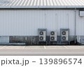 工場のエアコンの室外機 139896574