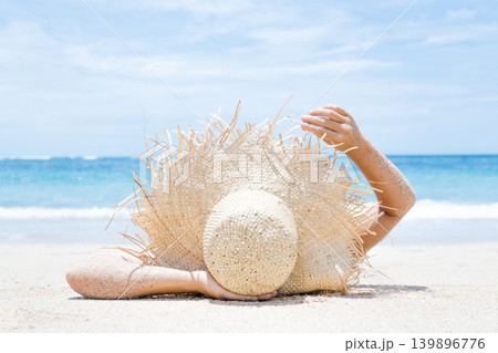 Woman lies on the white sand on the beach 139896776