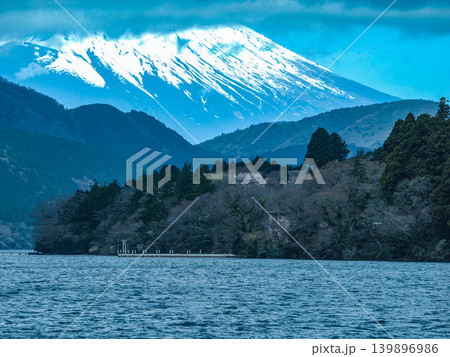 箱根芦ノ湖と富士山 139896986