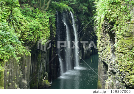 高千穂峡の真名井の滝 高千穂峡の真名井の滝 139897006