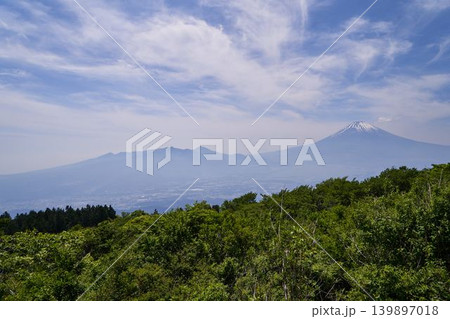 静岡県　芦ノ湖スカイライン杓子峠からの富士山 139897018