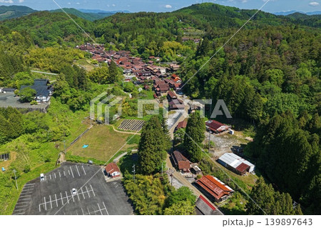 岡山県高梁市吹屋べんがらの町並みを俯瞰した空撮写真 岡山県高梁市吹屋べんがらの町並みを俯瞰した空撮写真 139897643