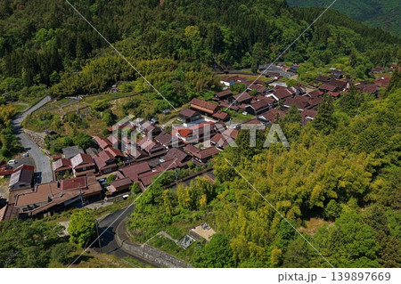岡山県高梁市吹屋べんがらの町並みを俯瞰した空撮写真 岡山県高梁市吹屋べんがらの町並みを俯瞰した空撮写真 139897669