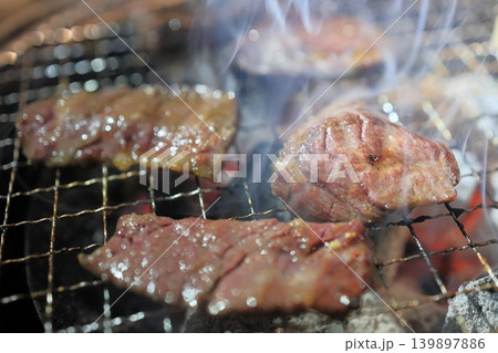 炭火で焼く黒毛和牛焼肉（ハラミ） 139897886