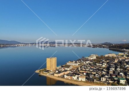 島根県宍道湖と湖畔の街並みを捉えた空撮写真 島根県宍道湖と湖畔の街並みを捉えた空撮写真 139897896