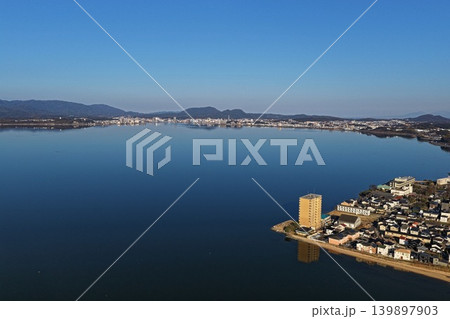 島根県宍道湖と湖畔の街並みを捉えた空撮写真 島根県宍道湖と湖畔の街並みを捉えた空撮写真 139897903
