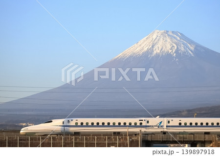 新幹線と雪化粧する新幹線 新幹線と雪化粧する新幹線 139897918