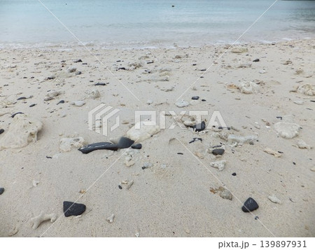 渡嘉敷島の砂浜 渡嘉敷島の砂浜 139897931