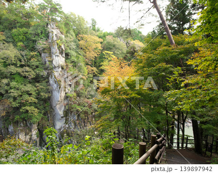 秋の天竜峡の龍角峯 139897942