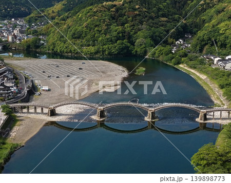 山口県岩国市・錦川に架かる錦帯橋を俯瞰した空撮写真 139898773