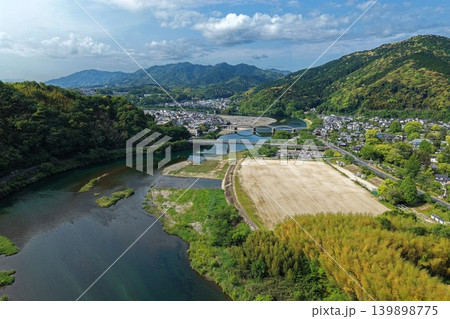 山口県岩国市・錦帯橋と錦川を俯瞰した空撮写真 139898775