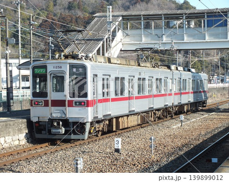東武鉄道10030型ワンマン車(多田駅にて撮影) 東武鉄道10030型ワンマン車(多田駅にて撮影) 139899012