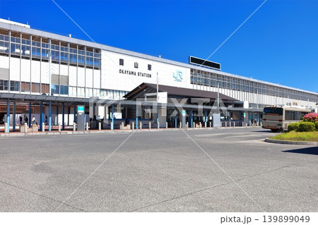 【岡山県】晴天のJR岡山駅(東口駅前) 【岡山県】晴天のJR岡山駅(東口駅前) 139899049