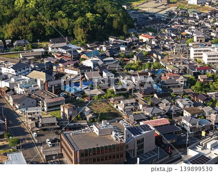 岡山県備前市伊部駅周辺の住宅街を俯瞰した空撮写真 139899530
