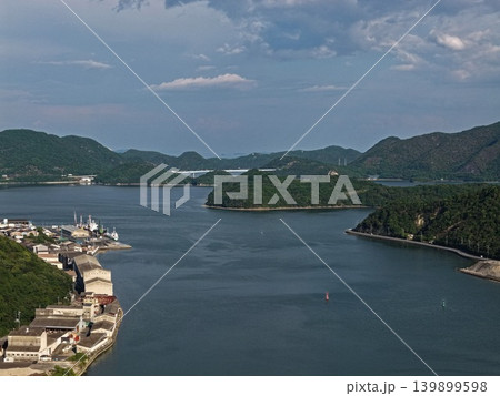 岡山県備前市・片上湾と工業港を望む空撮写真 岡山県備前市・片上湾と工業港を望む空撮写真 139899598