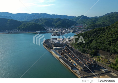 岡山県備前市の片上湾沿岸工業港エリアを俯瞰した空撮写真 岡山県備前市の片上湾沿岸工業港エリアを俯瞰した空撮写真 139899600
