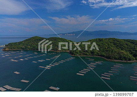 瀬戸内市邑久町虫明・長島周辺の牡蠣筏を俯瞰した空撮写真 139899707