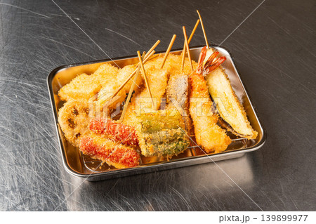 串カツ盛り合わせ サクサク食感を楽しむ大阪名物串揚げ 串カツ盛り合わせ サクサク食感を楽しむ大阪名物串揚げ 139899977