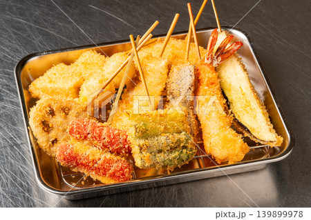 串カツ盛り合わせ サクサク食感を楽しむ大阪名物串揚げ 串カツ盛り合わせ サクサク食感を楽しむ大阪名物串揚げ 139899978