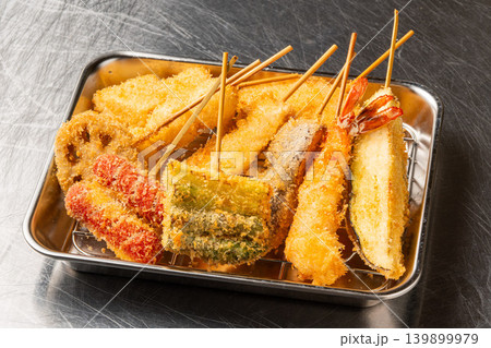 串カツ盛り合わせ サクサク食感を楽しむ大阪名物串揚げ 串カツ盛り合わせ サクサク食感を楽しむ大阪名物串揚げ 139899979