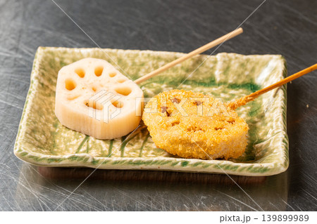 串カツ蓮根 シャキシャキ食感が楽しい蓮根串揚げ 串カツ蓮根 シャキシャキ食感が楽しい蓮根串揚げ 139899989