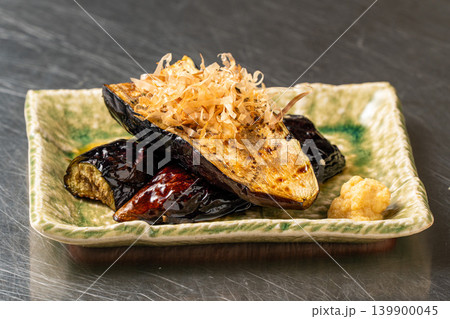 茄子炭火焼き 香ばしい焼き茄子の和風料理 139900045