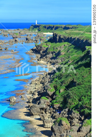 【沖縄県】快晴の東平安名崎（宮古島） 139900350