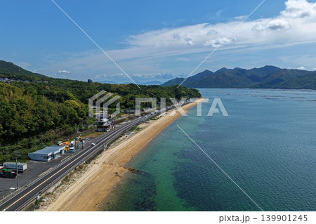 広島県廿日市市・宮島周辺の海岸線と国道を俯瞰した空撮写真 広島県廿日市市・宮島周辺の海岸線と国道を俯瞰した空撮写真 139901245