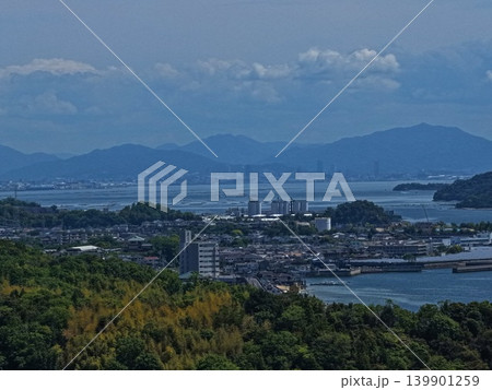 広島県廿日市市の沿岸市街地と工業施設を望む空撮写真 広島県廿日市市の沿岸市街地と工業施設を望む空撮写真 139901259
