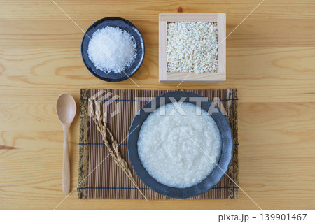塩麹と材料(米麹・塩) 塩麹と材料(米麹・塩) 139901467