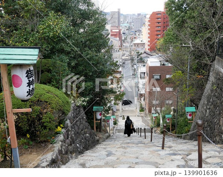 道後温泉 伊佐爾波神社(湯神社)の石階段 (愛媛県松山市) 道後温泉 伊佐爾波神社(湯神社)の石階段 (愛媛県松山市) 139901636