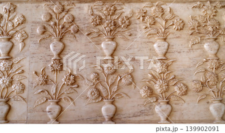Beautiful ornament on wall of palace in Amber Fort in Jaipur, Rajasthan, India Beautiful ornament on wall of palace in Amber Fort in Jaipur, Rajasthan, India 139902091