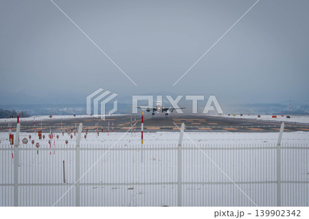 飛行機のある風景 飛行機のある風景 139902342