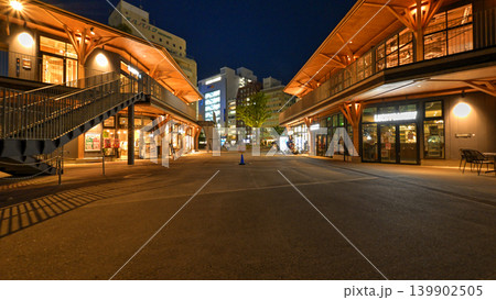 ひろしまゲートパークの広場の夜景 139902505