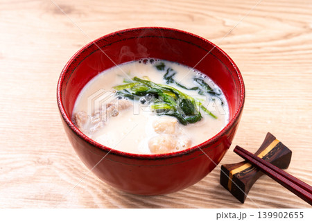 豚とほうれん草の豆乳味噌汁 139902655