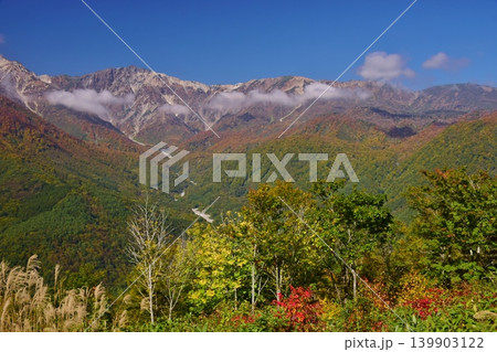紅葉の岩岳から望む白馬の峰々 紅葉の岩岳から望む白馬の峰々 139903122