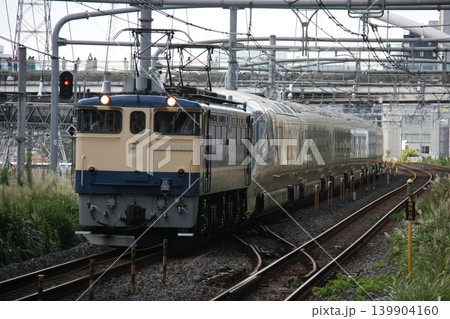 四季島甲種輸送【EF65-1115牽引】(さいたま新都心駅にて) 四季島甲種輸送【EF65-1115牽引】(さいたま新都心駅にて) 139904160