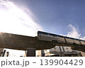 流通センター（東京都大田区平和島）の倉庫街を走るモノレール 139904429