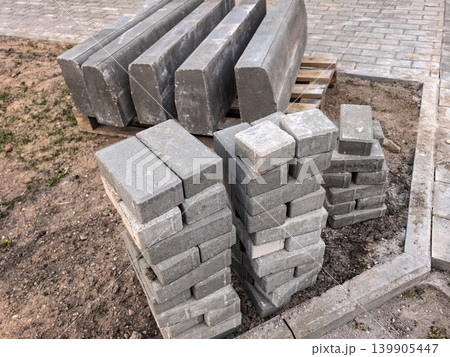 Pallet of Curb Stones and Paving Bricks 139905447