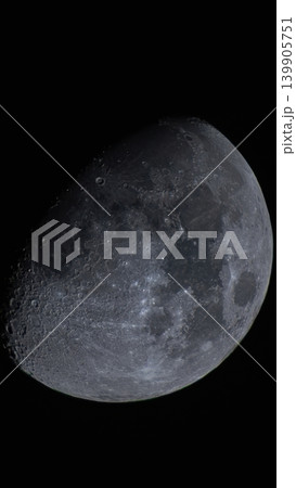 Waxing gibbous Moon with Tycho rays, Mare Imbrium and Serenitatis 139905751