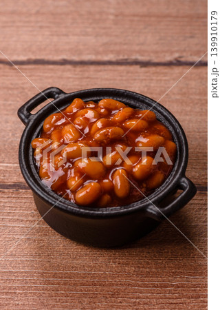 Beans in tomato sauce, a canned stew for the dinner table. Beans in tomato sauce 139910179