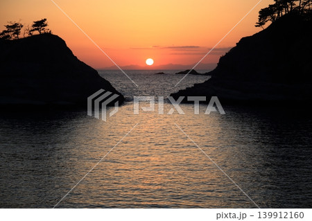 堂が島に沈む夕日 139912160