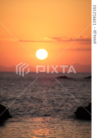 海に沈む夕日 海に沈む夕日 139912162