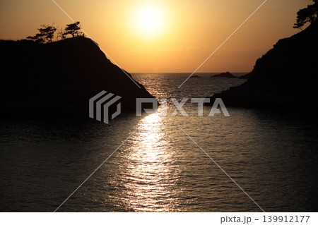 海に沈む夕日 海に沈む夕日 139912177