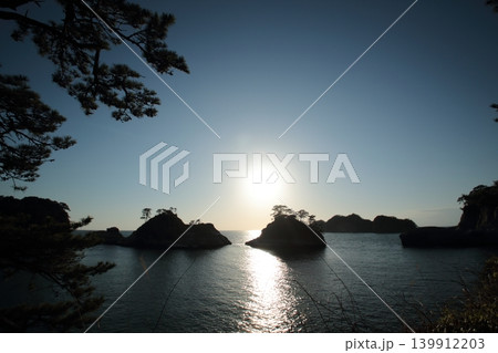 海に沈む太陽 139912203